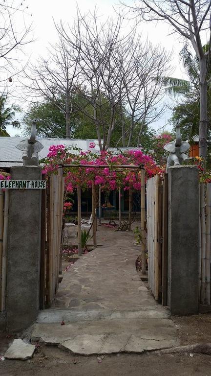 Elephant House And Bungalows Gili Air Extérieur photo